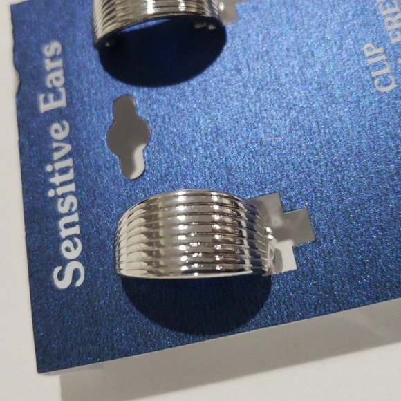 Chic Silver-tone Half Circle Design Clip-on Earrings - Women's Fashion Jewelry - Picture 4 of 7